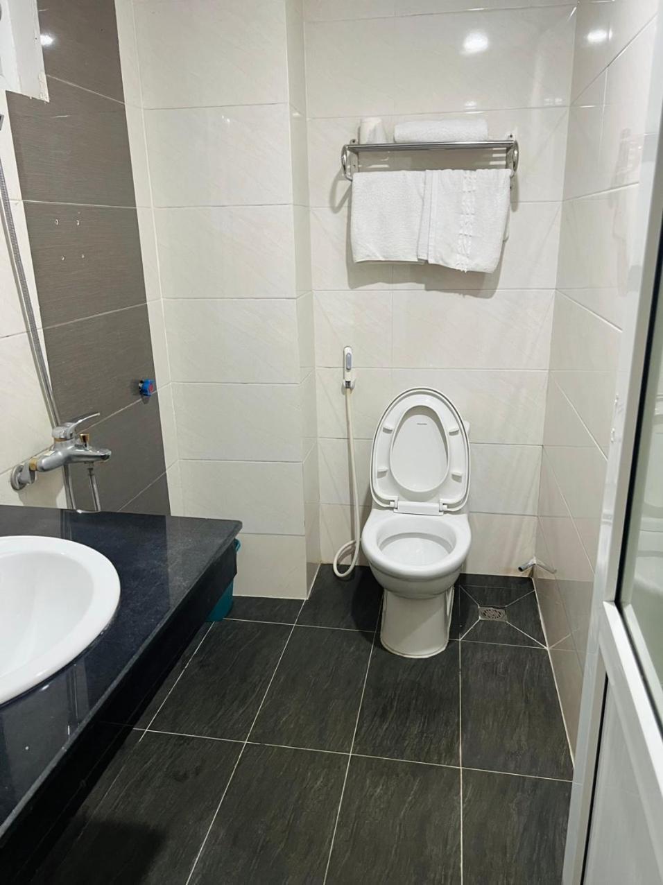 Hoang Ngan 2 Hotel - Tp. Vinh Extérieur photo